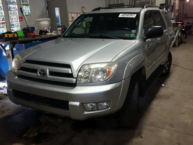 JTEBU14R140048023 - 2004 TOYOTA 4RUNNER SR SILVER photo 2