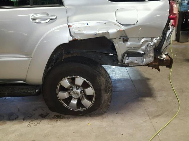 JTEBU14R140048023 - 2004 TOYOTA 4RUNNER SR SILVER photo 9