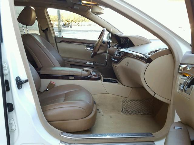 WDDNG71X57A064762 - 2007 MERCEDES-BENZ S 550 WHITE photo 5