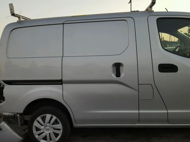 3N6CM0KN6FK716328 - 2015 NISSAN NV 200 SILVER photo 9