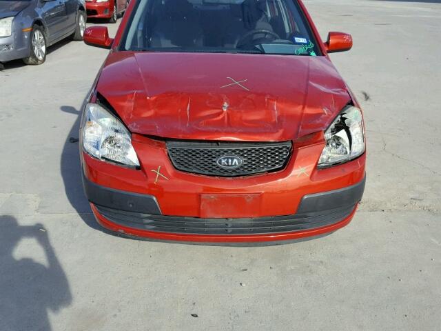 KNADE123X66171695 - 2006 KIA RIO RED photo 9