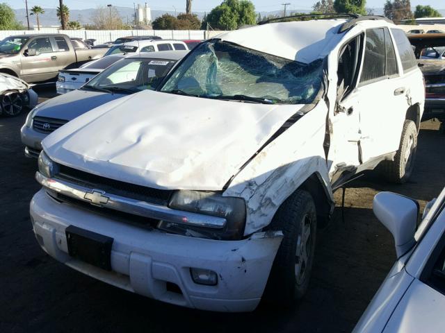 1GNDT13S322218265 - 2002 CHEVROLET TRAILBLAZE WHITE photo 2