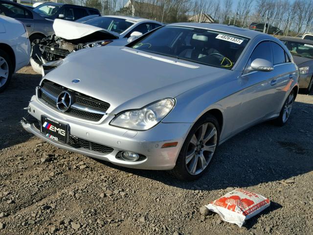 WDDDJ72X98A117783 - 2008 MERCEDES-BENZ CLS 550 SILVER photo 2