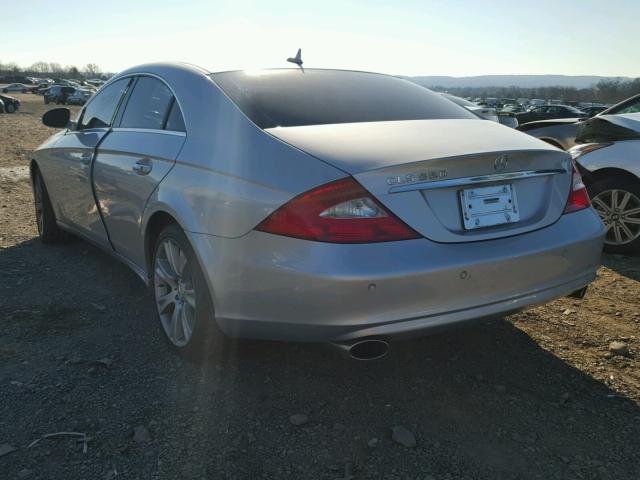 WDDDJ72X98A117783 - 2008 MERCEDES-BENZ CLS 550 SILVER photo 3