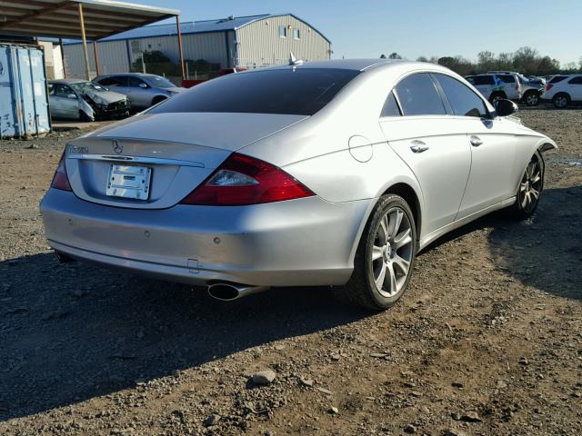 WDDDJ72X98A117783 - 2008 MERCEDES-BENZ CLS 550 SILVER photo 4