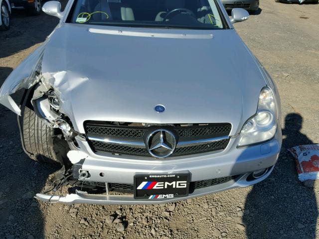 WDDDJ72X98A117783 - 2008 MERCEDES-BENZ CLS 550 SILVER photo 7