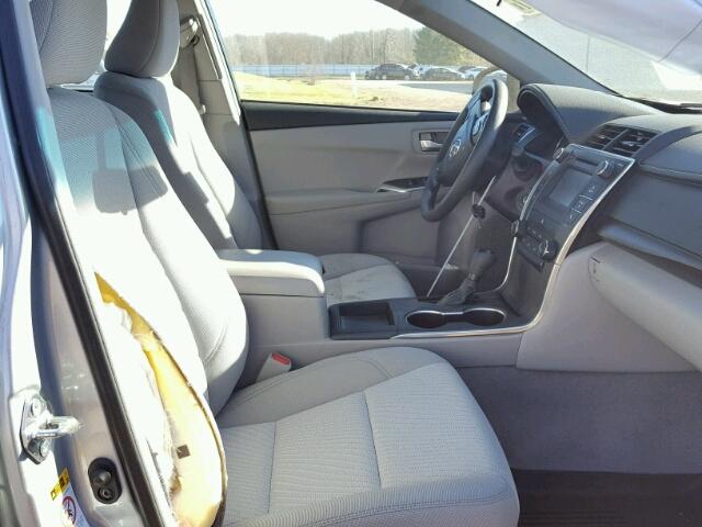 4T4BF1FK8GR547592 - 2016 TOYOTA CAMRY LE ვერცხლისფერი ფოტო 5