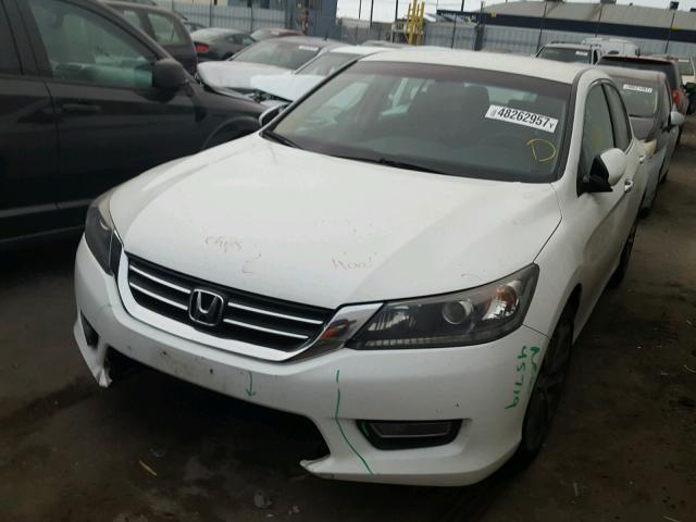 1HGCR2F5XDA121511 - 2013 HONDA ACCORD SPO WHITE photo 2