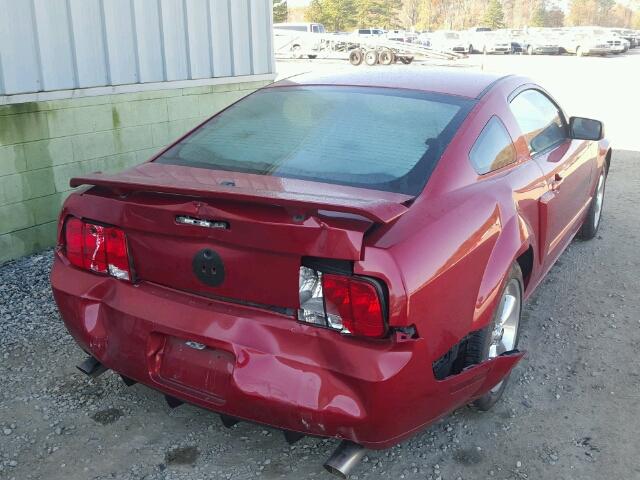 1ZVHT82HX85168252 - 2008 FORD MUSTANG GT RED photo 4