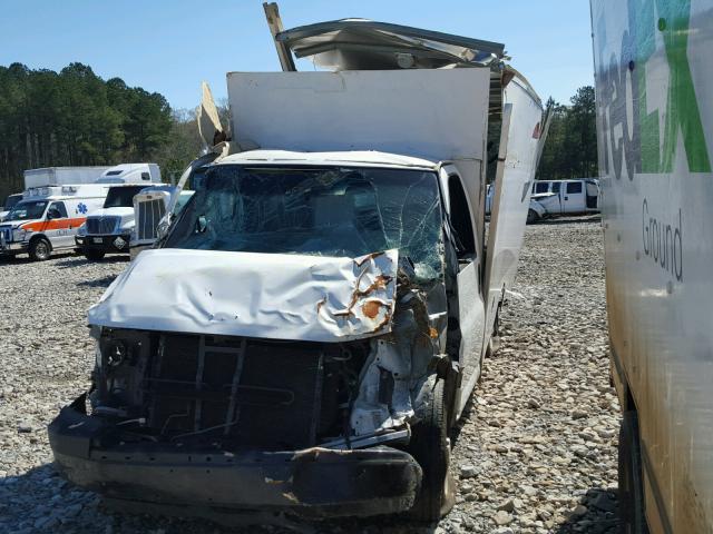 1GB0G2BA3C1133707 - 2012 CHEVROLET EXPRESS G3 WHITE photo 2