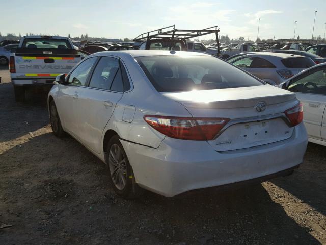 4T1BF1FK1HU345916 - 2017 TOYOTA CAMRY LE WHITE photo 3