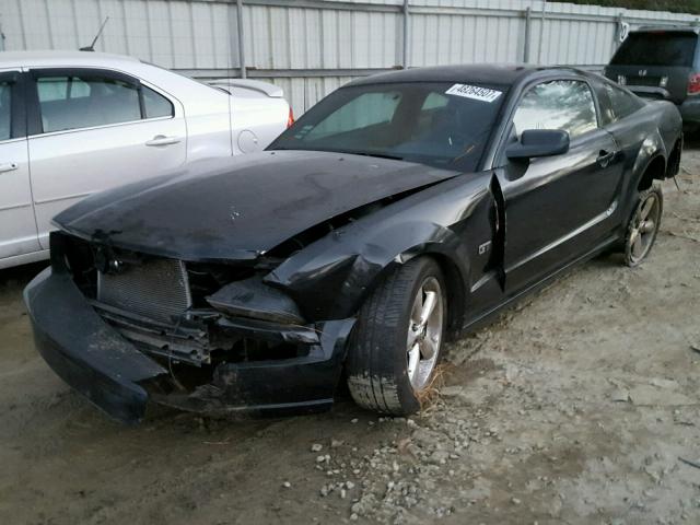 1ZVFT82H465258064 - 2006 FORD MUSTANG GT BLACK photo 2