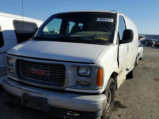 1GTFG25M611905416 - 2001 GMC SAVANA G25 WHITE photo 2