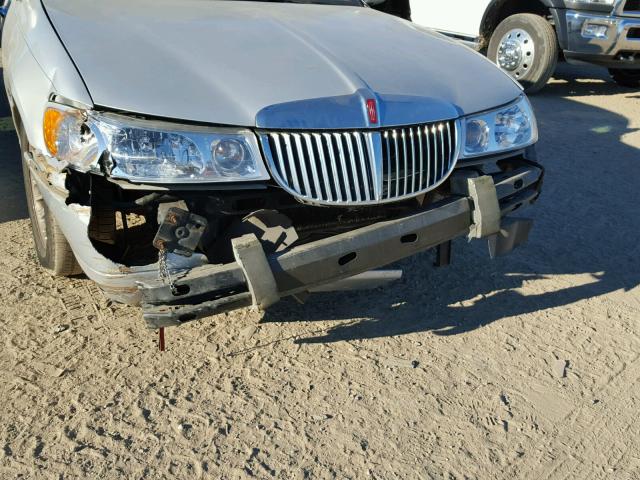 1LNHM83W81Y696918 - 2001 LINCOLN TOWN CAR C SILVER photo 9