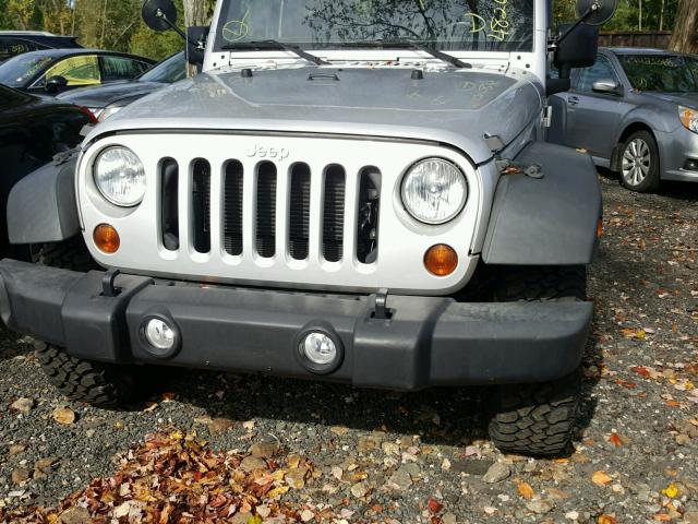 1C4AJWAG4CL116837 - 2012 JEEP WRANGLER S SILVER photo 9