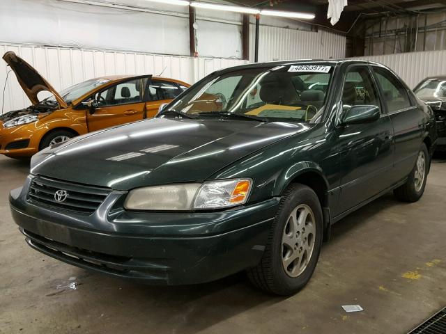 JT2BF22K6X0220165 - 1999 TOYOTA CAMRY LE GREEN photo 2