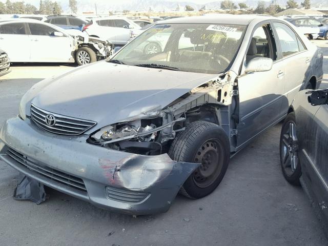 4T1BE32K55U502153 - 2005 TOYOTA CAMRY LE 灰色 照片 2