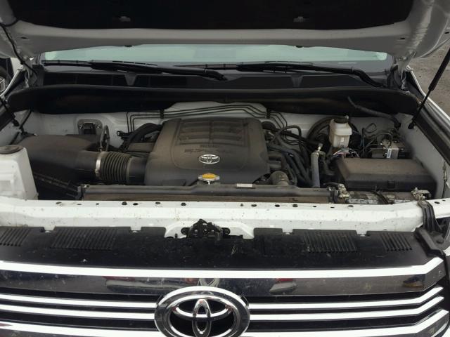 5TFDW5F15HX633173 - 2017 TOYOTA TUNDRA CRE WHITE photo 7