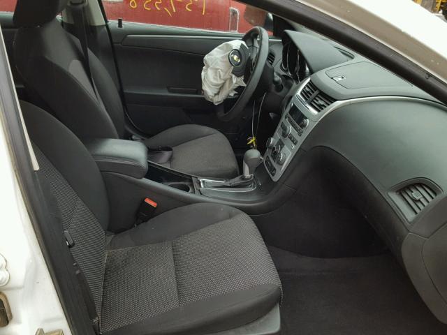 1G1ZC5EU0CF123038 - 2012 CHEVROLET MALIBU 1LT WHITE photo 5