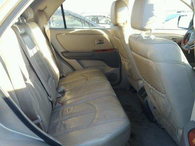 JTJHF10U020266533 - 2002 LEXUS RX 300 BEIGE photo 6