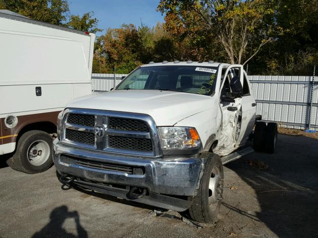 3C7WRKFJ7HG673759 - 2017 RAM 4500 WHITE photo 2