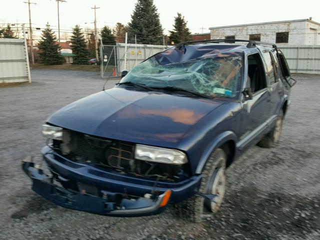 1GNDT13W82K117273 - 2002 CHEVROLET BLAZER BLUE photo 2