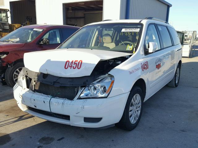 KNDMG4C76C6415029 - 2012 KIA SEDONA LX WHITE photo 2