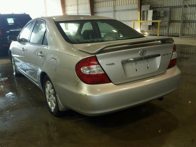 4T1BE32K92U041325 - 2002 TOYOTA CAMRY LE 银色 照片 3