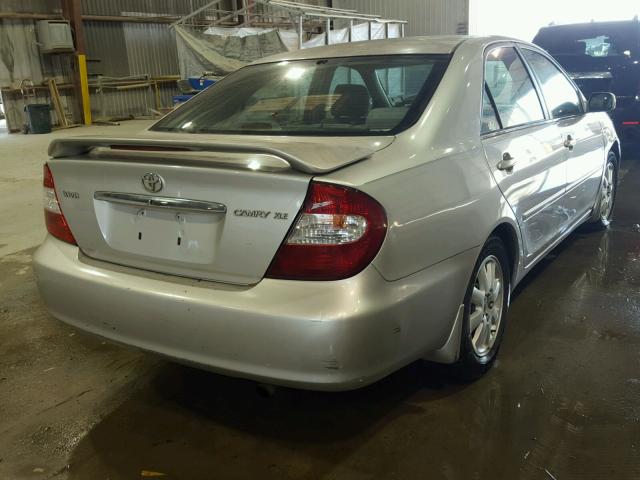4T1BE32K92U041325 - 2002 TOYOTA CAMRY LE 银色 照片 4