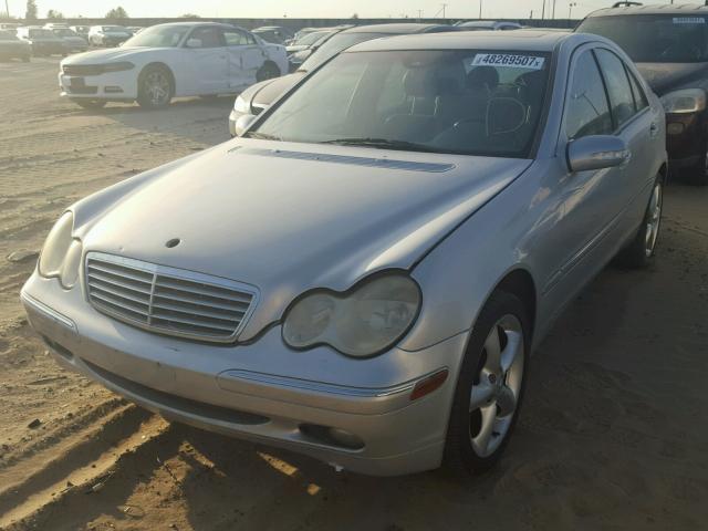 WDBRF61J52E007529 - 2002 MERCEDES-BENZ C 240 GRAY photo 2