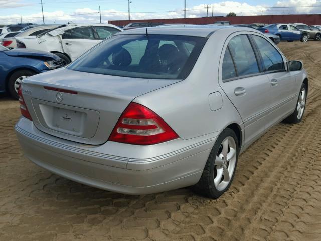 WDBRF61J52E007529 - 2002 MERCEDES-BENZ C 240 GRAY photo 4