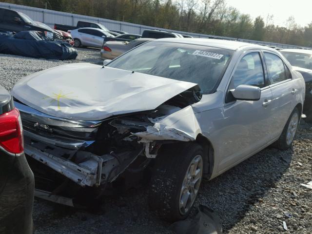 3FAHP0HAXBR190751 - 2011 FORD FUSION SE WHITE photo 2