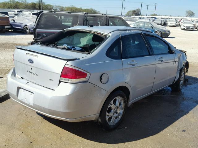 1FAHP35NX8W150054 - 2008 FORD FOCUS SE SILVER photo 4