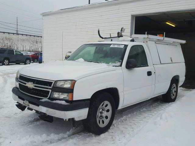 1GCEC14XX7Z146566 - 2007 CHEVROLET SILVERADO WHITE photo 2