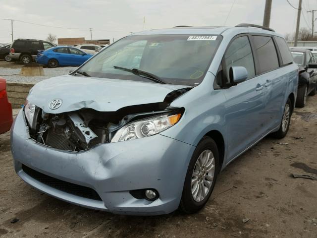 5TDYK3DC4GS693228 - 2016 TOYOTA SIENNA XLE BLUE photo 2