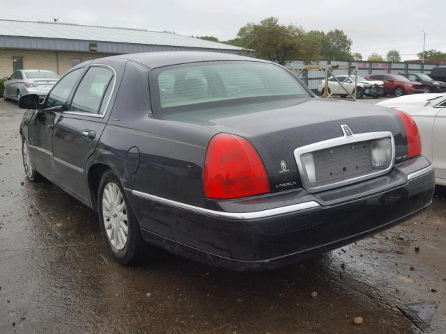 1LNHM81W93Y627550 - 2003 LINCOLN TOWN CAR E BLACK photo 3