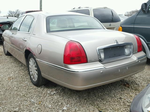 1LNHM82W23Y674918 - 2003 LINCOLN TOWN CAR S SILVER photo 3