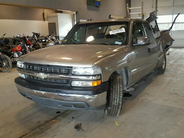 2GCEC19T111181597 - 2001 CHEVROLET SILVERADO SILVER photo 2