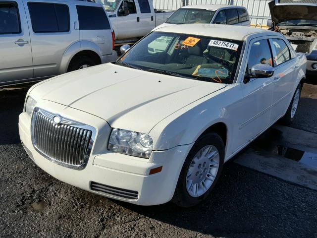 2C3KA43R97H693460 - 2007 CHRYSLER 300 WHITE photo 2