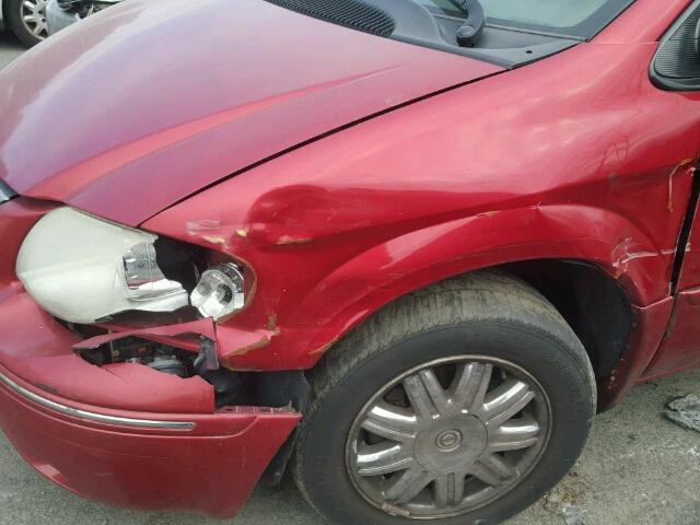 2C8GP64LX5R226849 - 2005 CHRYSLER TOWN & COU RED photo 9