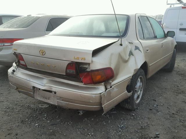 4T1BF12K8TU128524 - 1996 TOYOTA CAMRY LE TAN photo 4