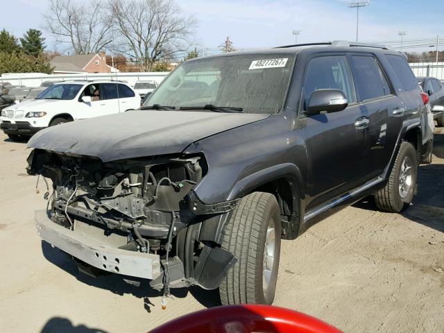 JTEBU5JR8B5057233 - 2011 TOYOTA 4RUNNER SR GRAY photo 2