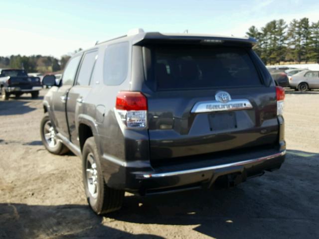 JTEBU5JR8B5057233 - 2011 TOYOTA 4RUNNER SR GRAY photo 3