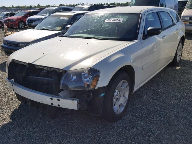 2D4FV48TX5H571129 - 2005 DODGE MAGNUM SE WHITE photo 2