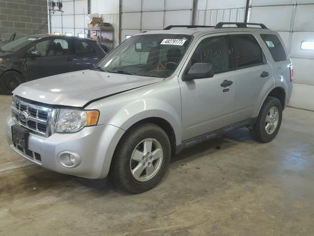 1FMCU0DG1AKA63456 - 2010 FORD ESCAPE XLT SILVER photo 2