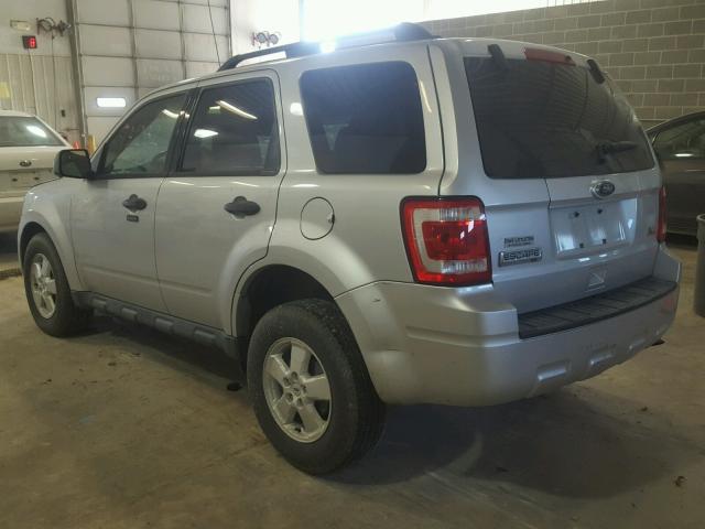 1FMCU0DG1AKA63456 - 2010 FORD ESCAPE XLT SILVER photo 3