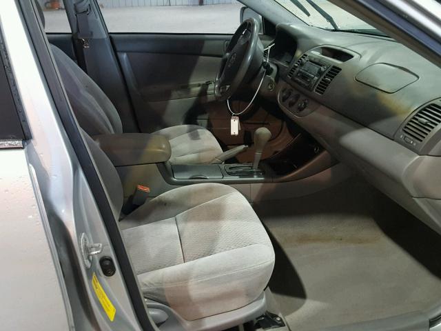 4T1BE30K33U691885 - 2003 TOYOTA CAMRY LE 银色 照片 5