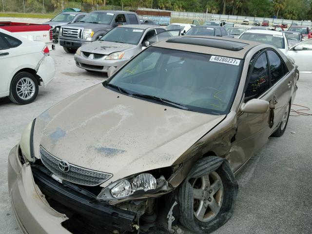 4T1BF30K12U029931 - 2002 TOYOTA CAMRY LE BEIGE photo 2