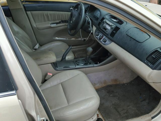 4T1BF30K12U029931 - 2002 TOYOTA CAMRY LE BEIGE photo 5