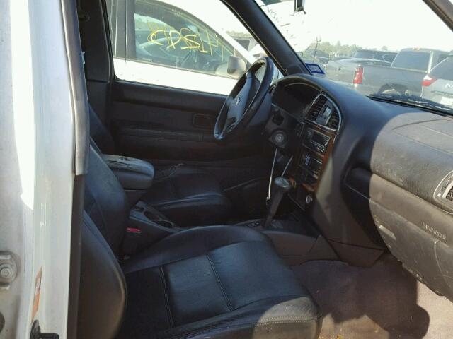JN8DR09XX2W656993 - 2002 NISSAN PATHFINDER WHITE photo 5